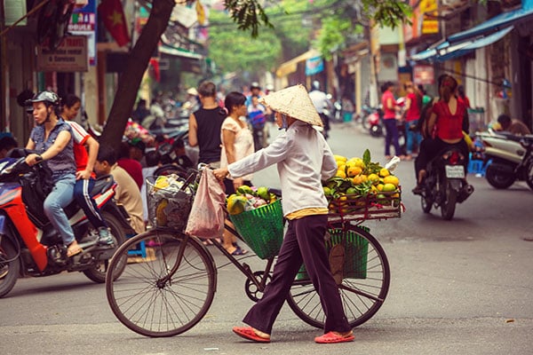 vietnamese-customs-dos-and-donts-for-visiting-vietnam-street