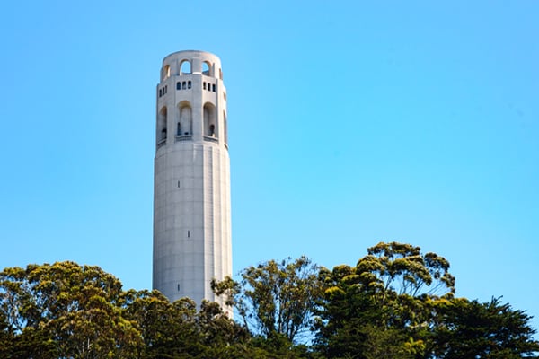 ymt-blog-2019-09-24-coit-tower-best-views-san-francisco-blue-skies-tower