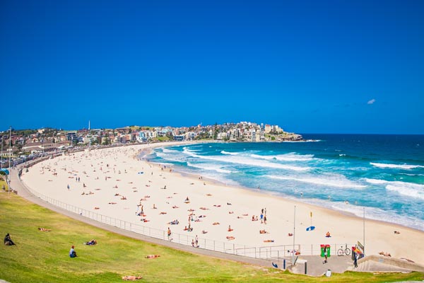 ymt-blog-best-attractions-in-sydney-australia-bondi-beach