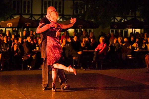 ymt-blog-best-things-to-do-in-buenos-aires-argentina-tango-at-a-milonga