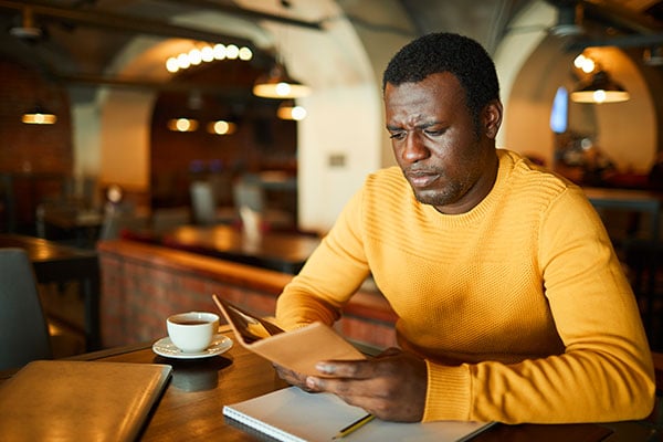 ymt-blog-spanish-customs-confused-man-looking-at-bill