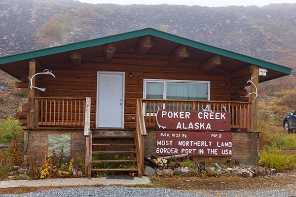 Poker-creek-alaska-yukon boarder crossing hut