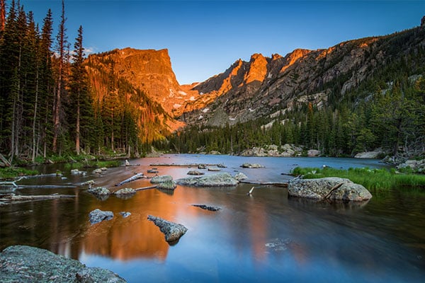 Benefits of Booking a Rocky Mountain Vacation Package