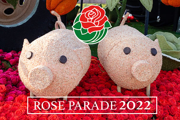 rose-parade-2022-close up of float pigs