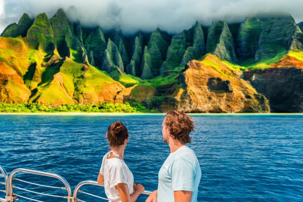 Couple on Na-Pali-Coast-Cruise Hawaii