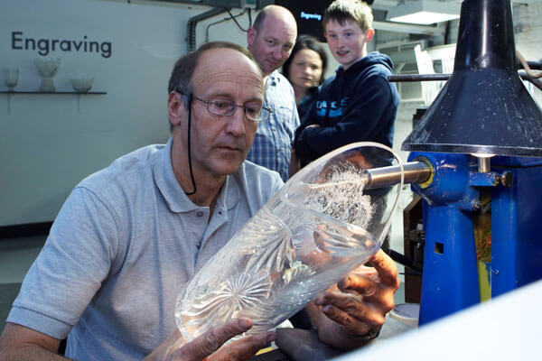 Master-glass-engraver-in-Waterford-Crystal,-Co.-Waterford-1