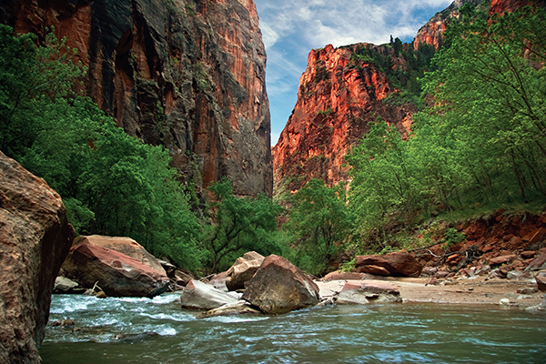 Zion_canyon_national_park_UT