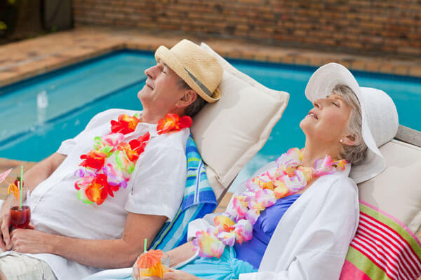 relaxing-in-hawaii-poolside-drinks-ymt-vacations-ss_70877941