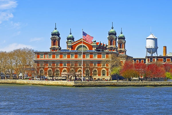 ymt-blog-11-must-see-attractions-in-nyc-ellis-island